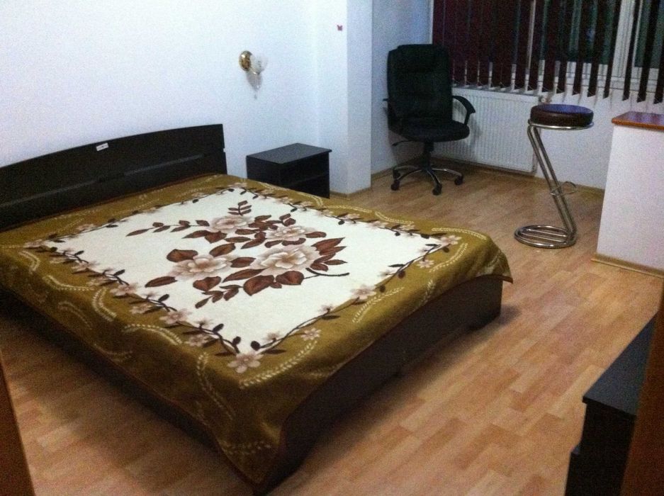 Proprietar, vand apartament cu 3 camere str Savenilor, 68 mp