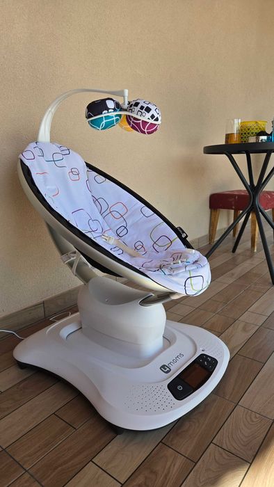 Електрическа бебешка люлка 4MOMS MamaRoo 4.0, Многоцветна