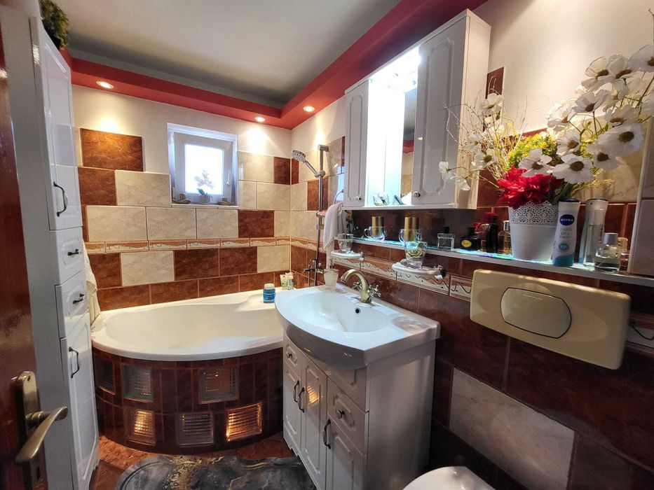 , Vand apartament 2 camere,    2 balcoane, pret negociabil