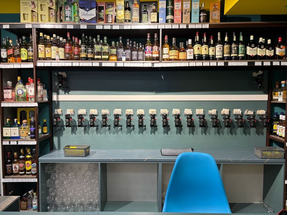 Продам мебель для магазина.