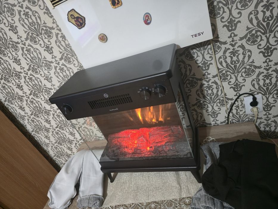 Semineu electric cu picioare 2 trepte 800w/1800w stare impecabilă