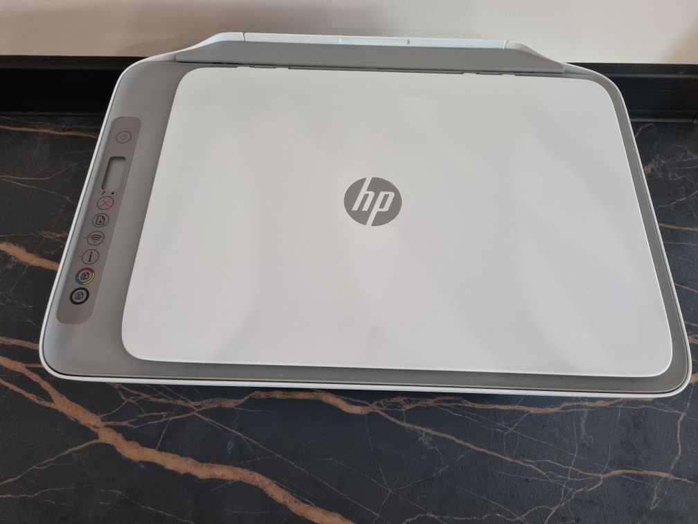 Продавам Wireless принтер HP DeskJet 2720e