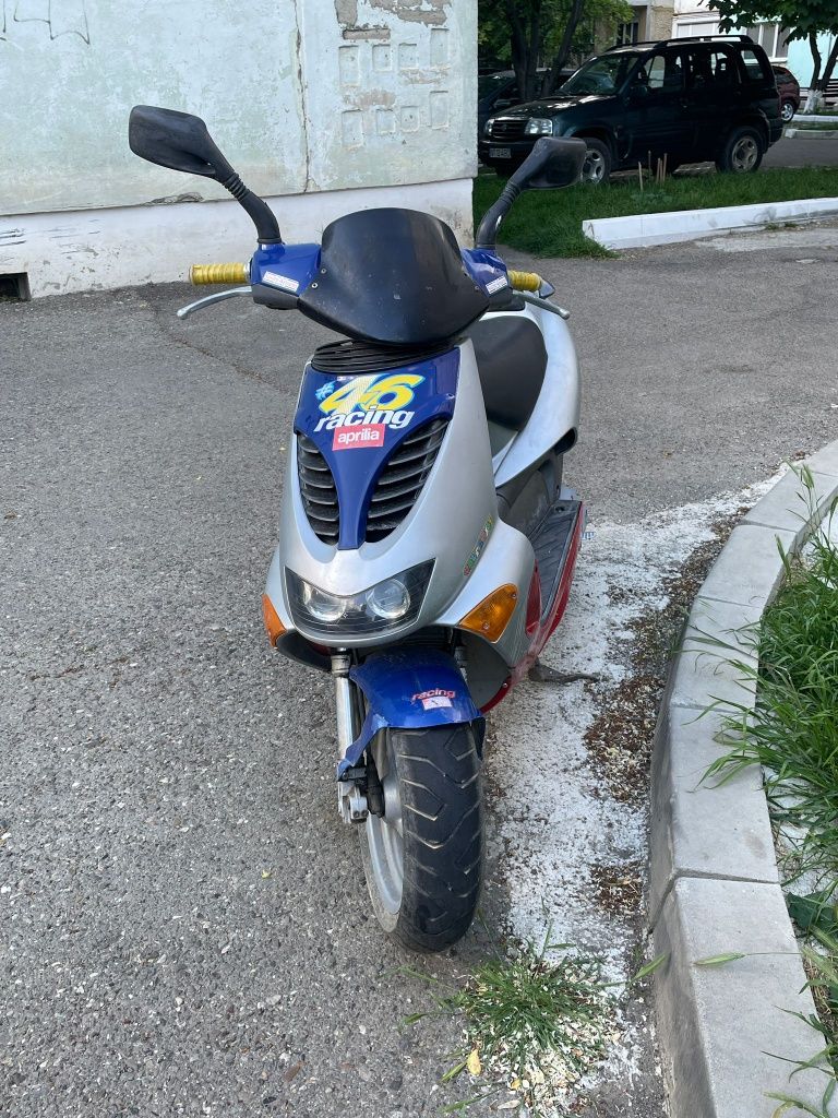 Vând Aprilia SR 49