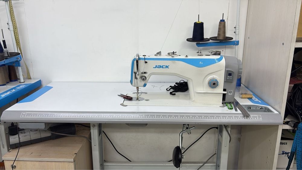 Продам промышленную прямострочку б/у