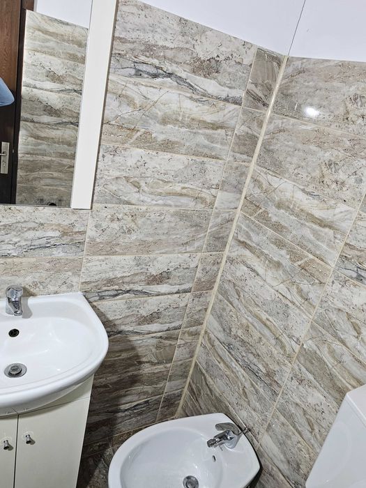 Închiriez apartament cu 3 camere