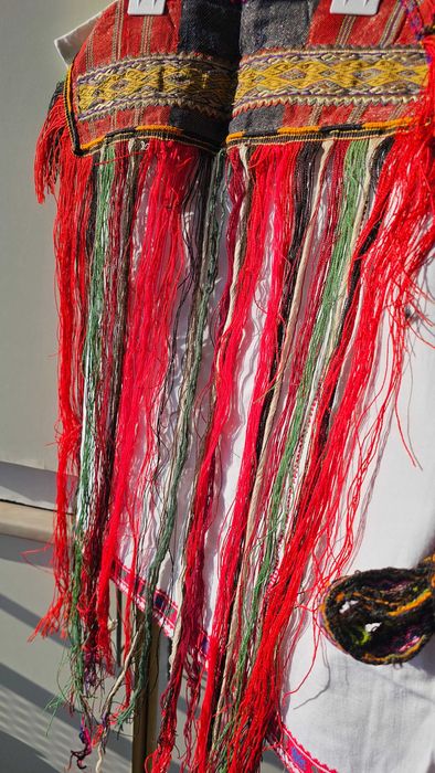 Costum traditional de Banat cu fir metalic