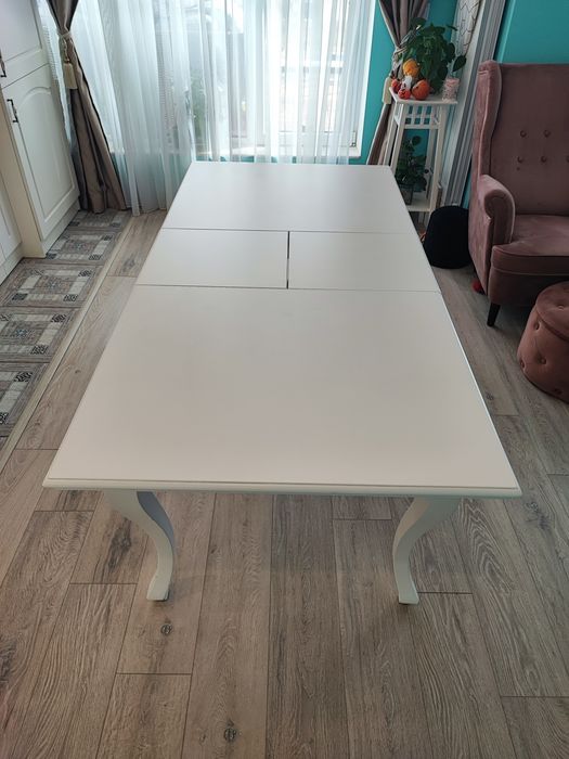 Трапезна разтегателна маса във винтидж стил