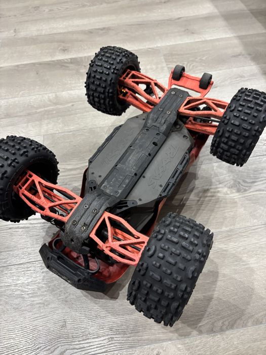 Traxxas Maxx v1 с widemaxx kit траксас макс