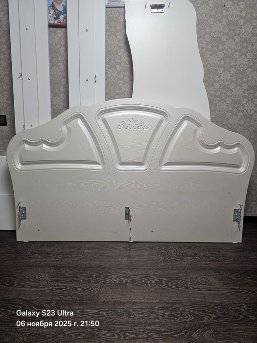 Продам кровать двухспальную без матраса