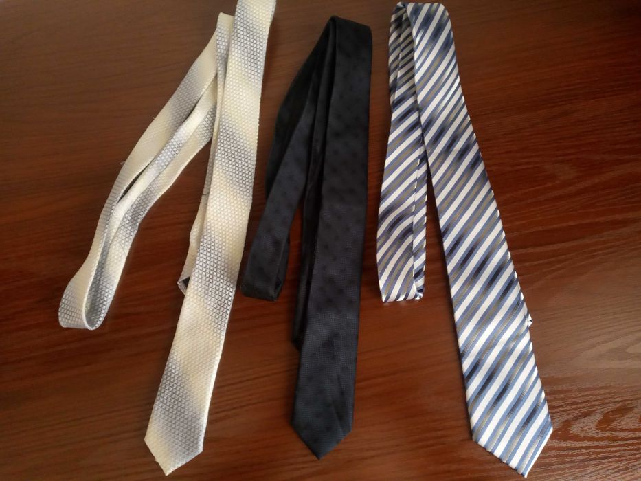 Современные галстуки в отличном состоянии. Цена за все 3шт 50 тыс