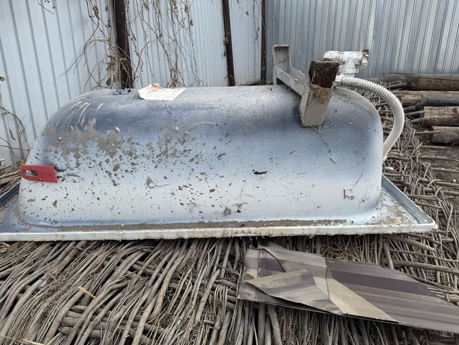 Продам ванны железный находится в городе