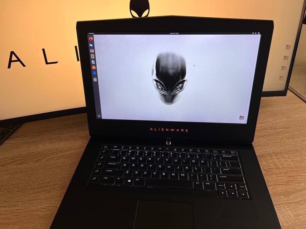 Продавам Alienware 15 R4 - Мощен лаптоп от Америка!