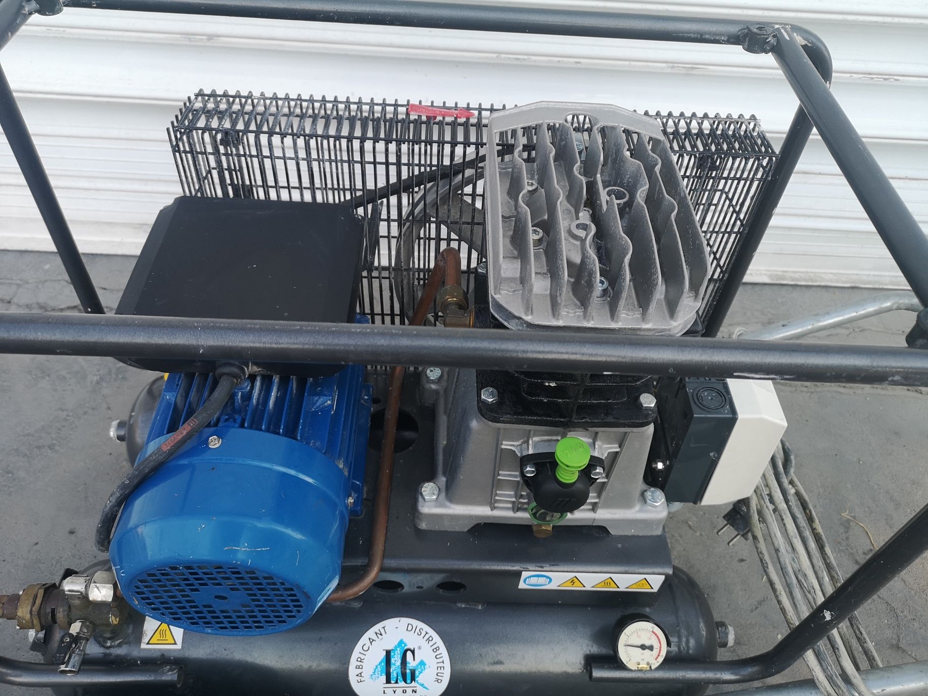 Компресор Двубутален 220V 10bar 2.5kw