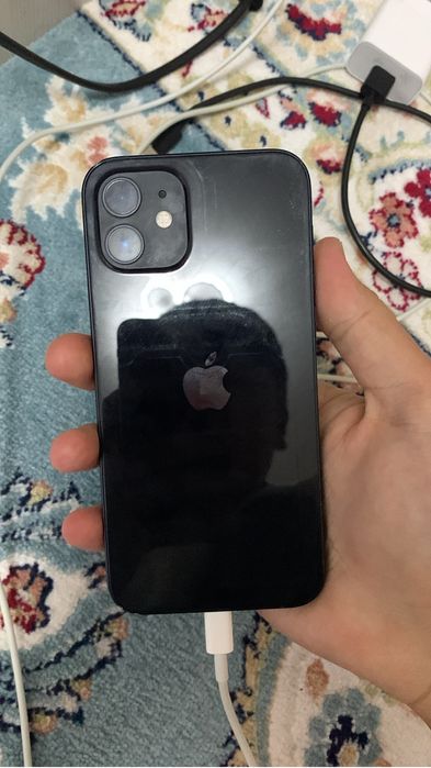 Продам айфон 12 срочно