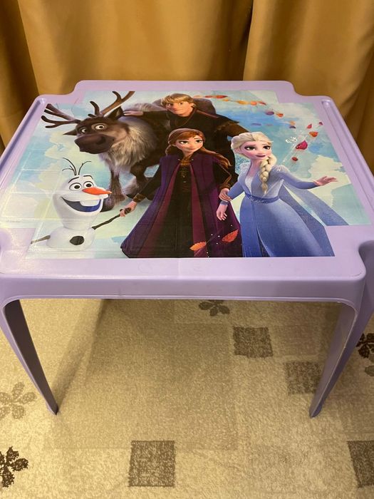 Masa Frozen cu scaun