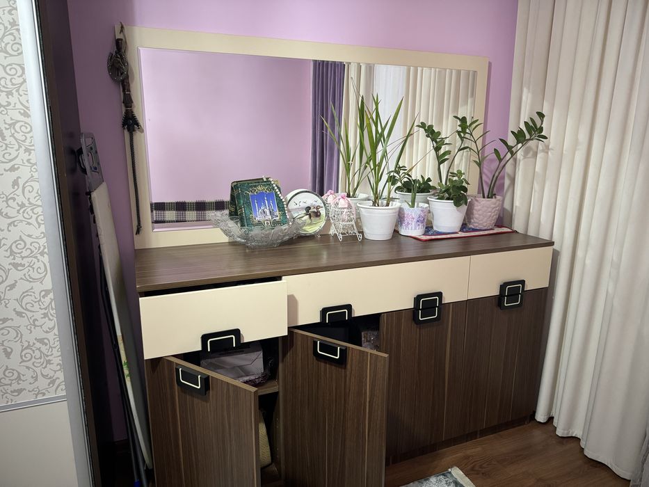 Продается комод высота 1.80.   ширина 1.70.  Глубина 50