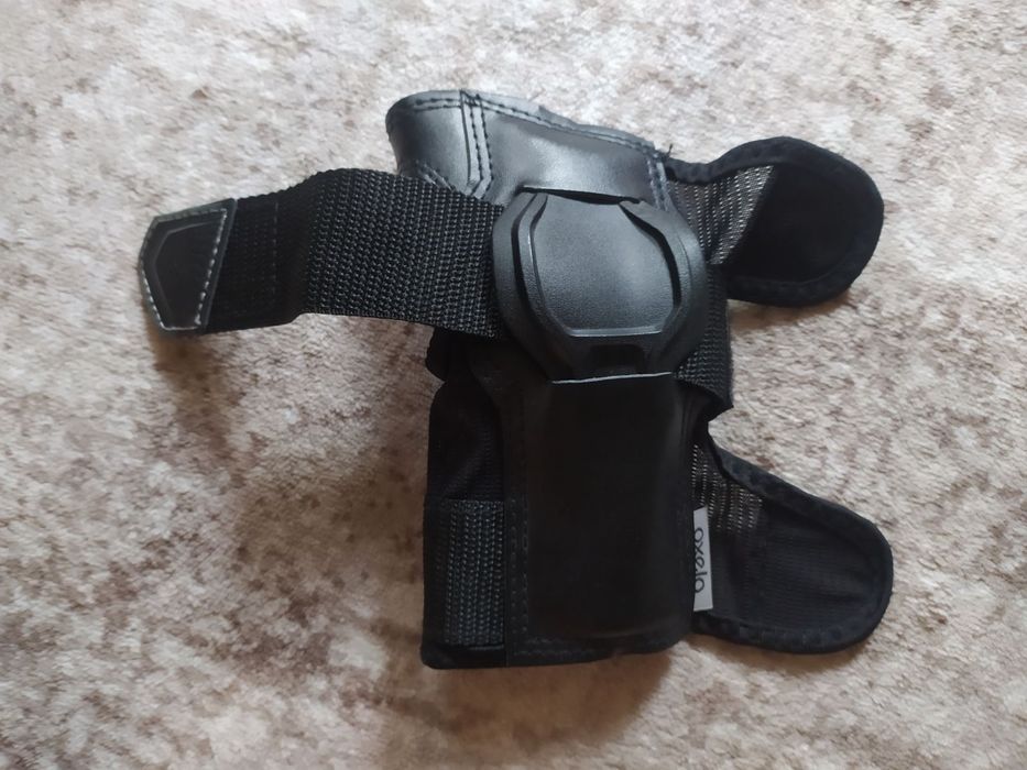 Протектори за китки, лакти и коленаю