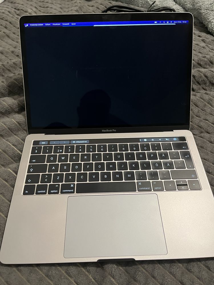 Macbook pro 2016 i5 doua nuclee , ecran defect