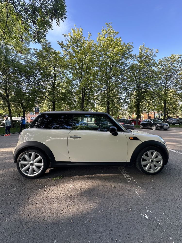 Mini Cooper 1,4 benzina