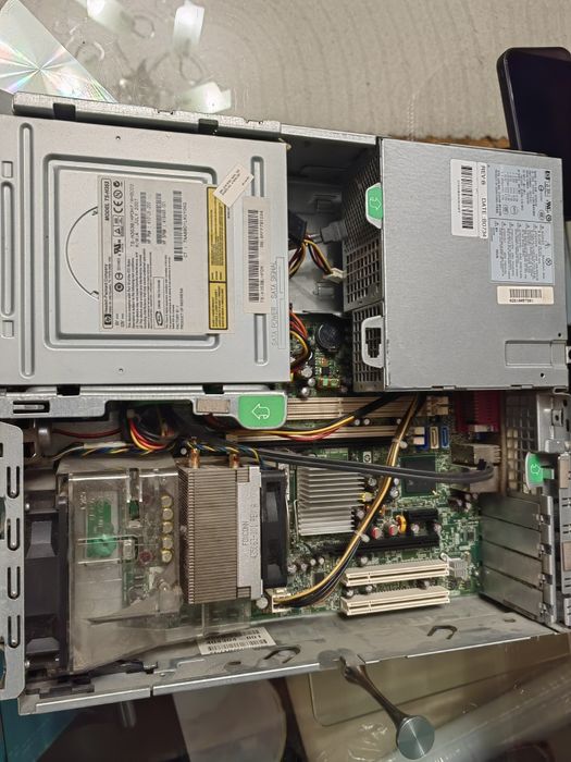 Продавам слим компютър цял или на части