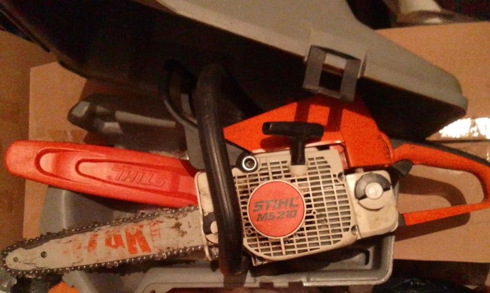 Бензинова резачка за дърва с куфар и резервна верига Stihl MS-210!