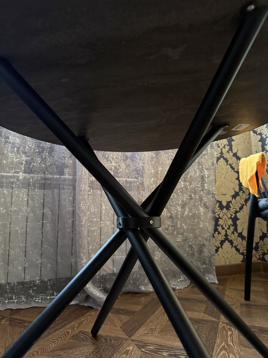 Круглый стол AIKO