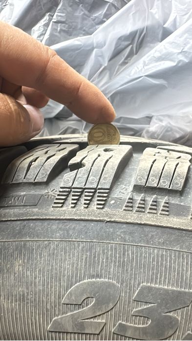 Продам резину зима 235/65 17