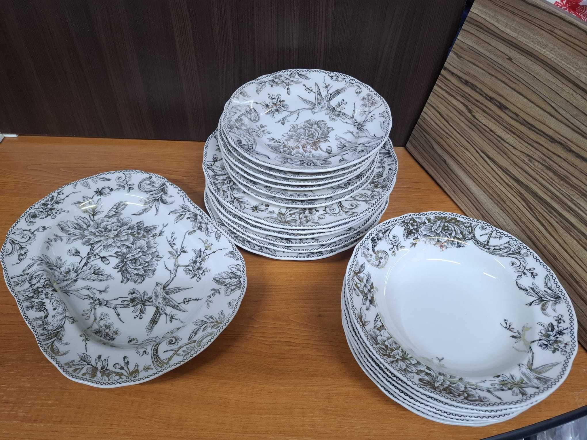 Vand set portelan vesela/farfurii model floral stare foarte buna