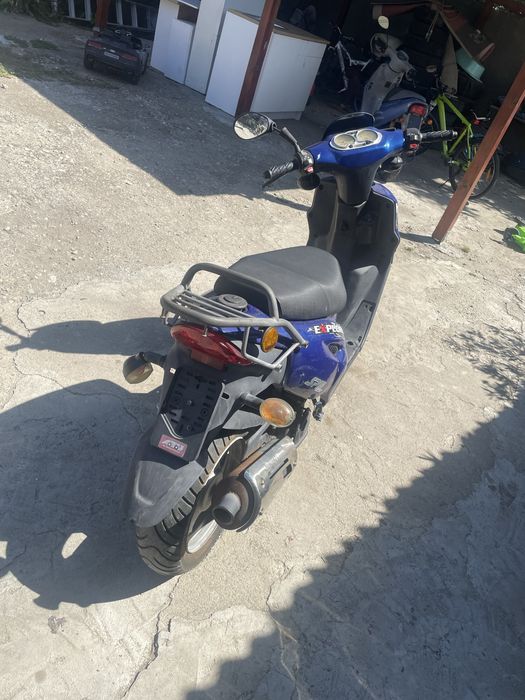 Vand sau schimb scuter cu acte si chei