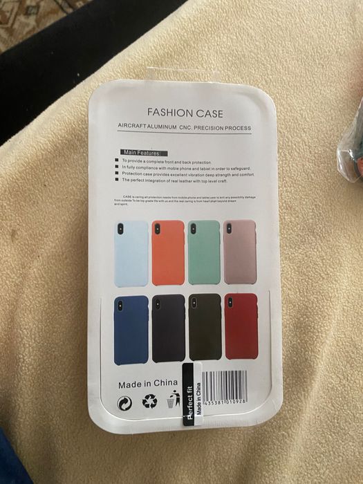 Huse telefon diverse modele și culori