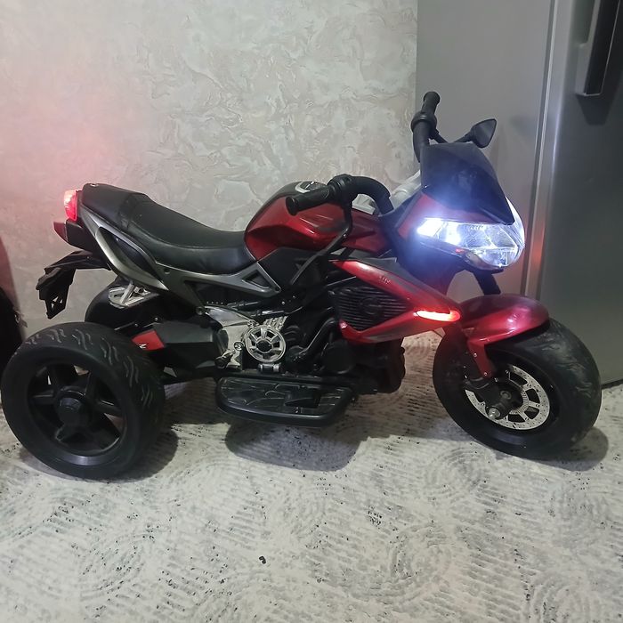 Bolalar akumlyatorli motoksikli