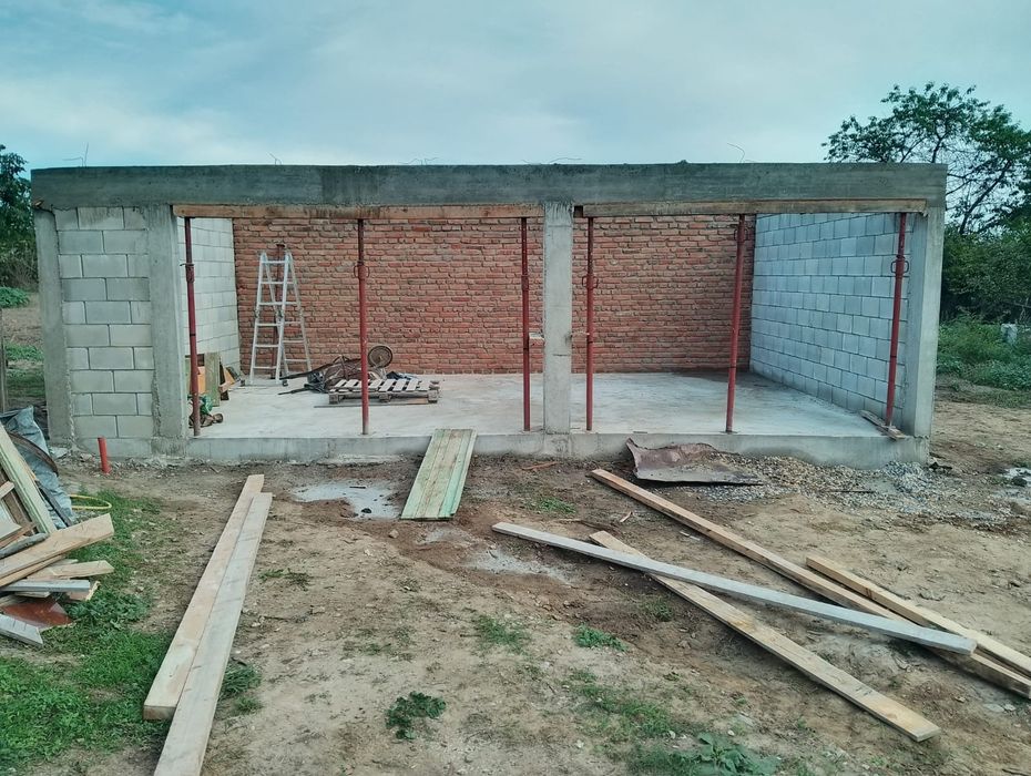 Извършвам строителни услуги