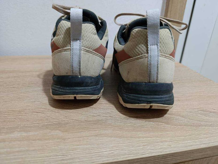 Трекинг обувки трисезонни продавам