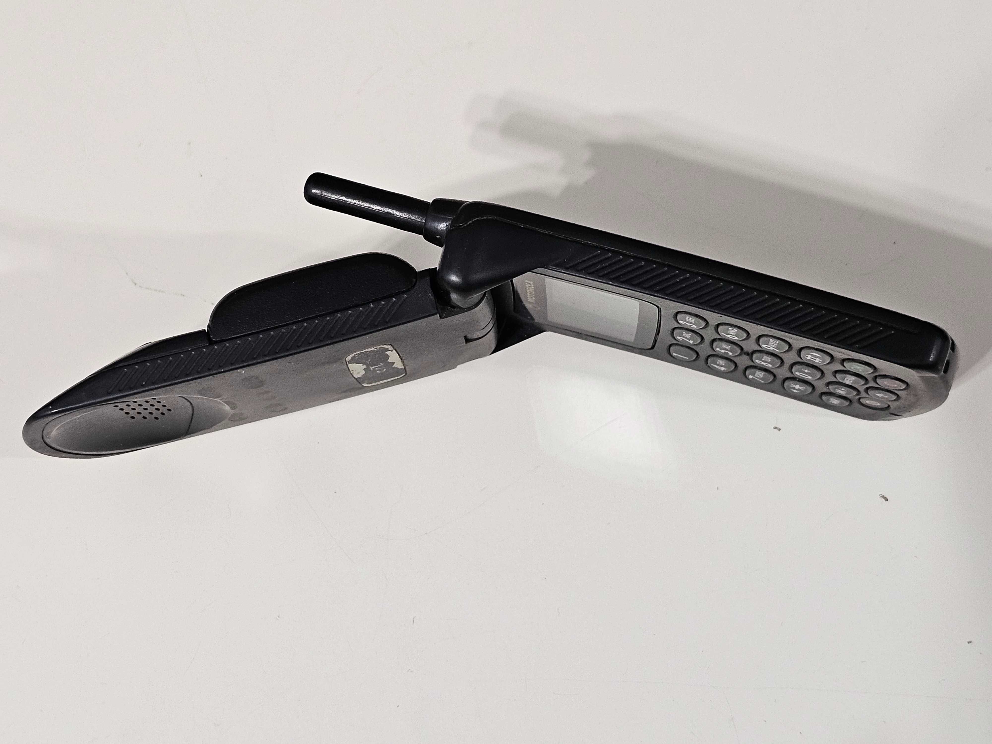 Telefon piesa Colectie Motorola StarTak cu alimentator