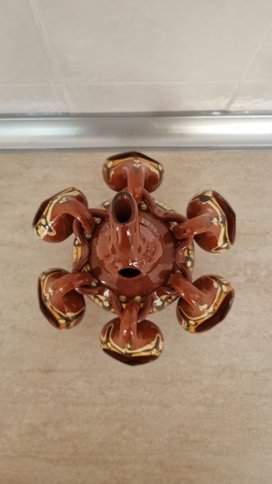 Стомна  с  Чашки