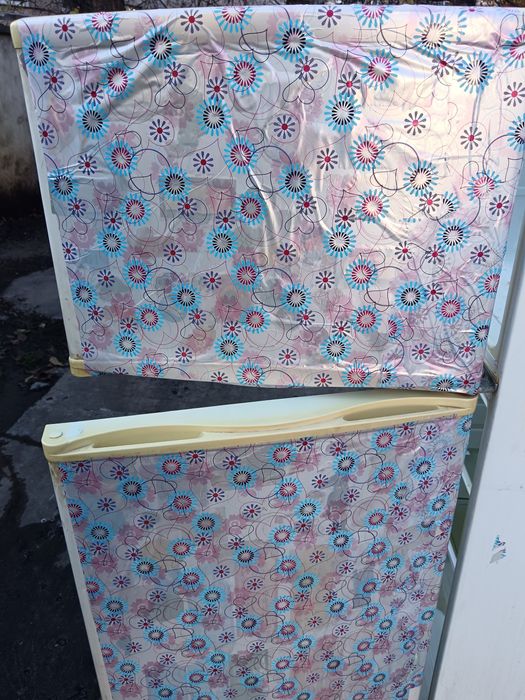 Frigider de vânzare funtiabil nu ofer transport prețul este 130 negoci