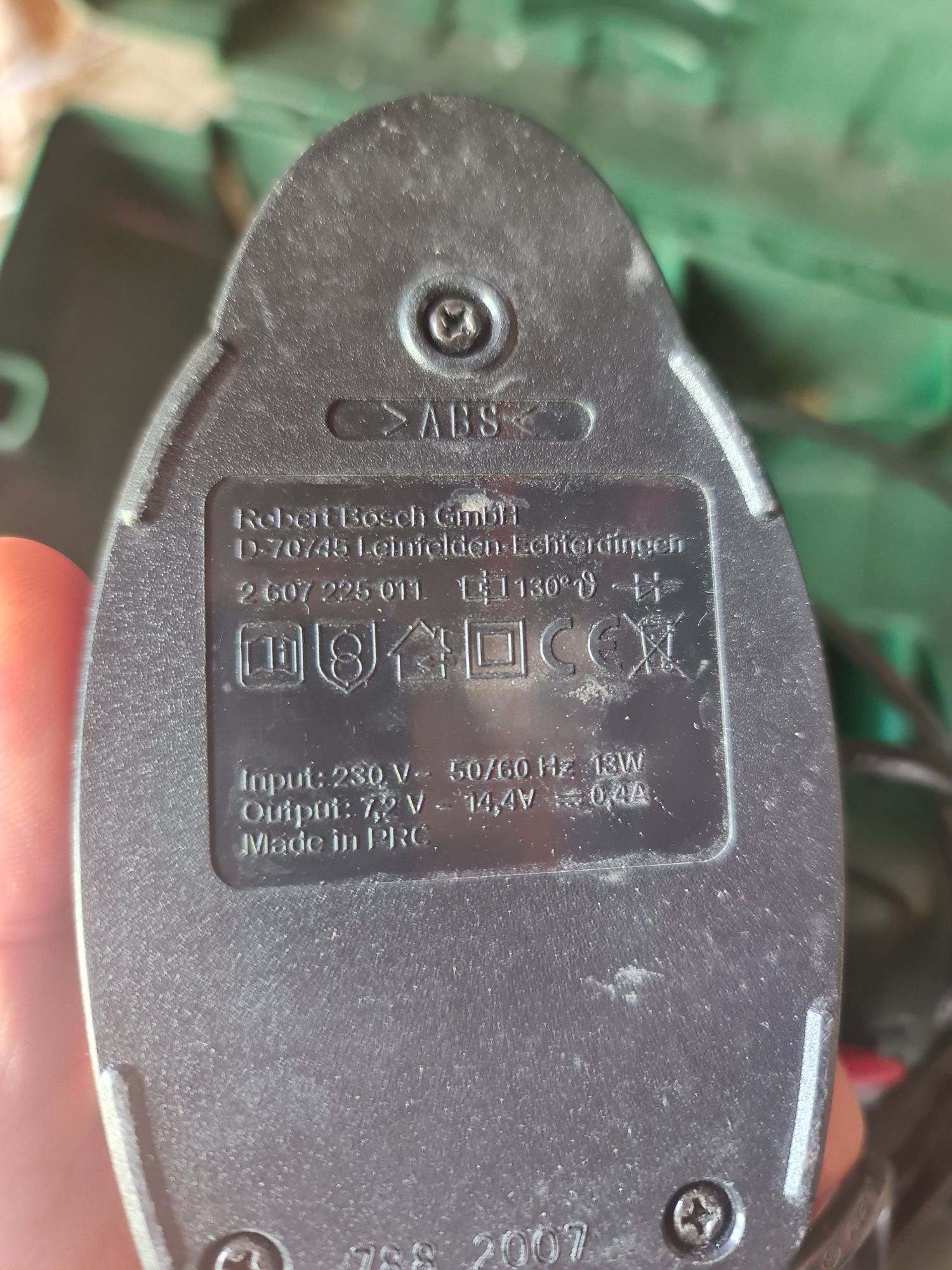 Винтоверт bosch със зарядно, батерия и кутия