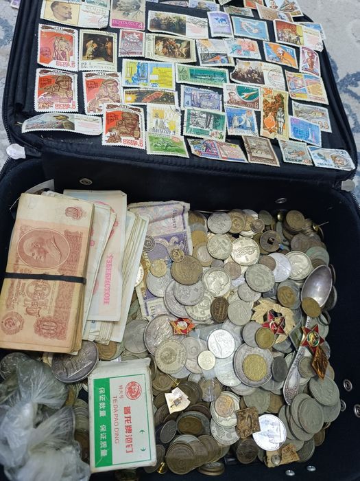 Много монеты деньги