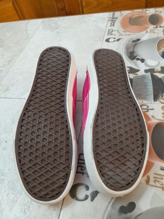 Teniși next noi fără etichetă