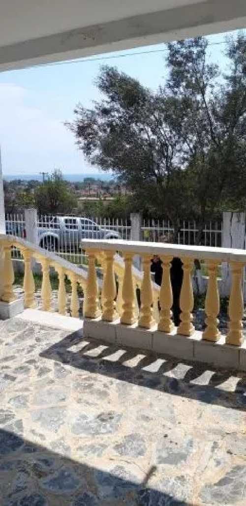 Продава къща с площ 56 м2 и двор 650 м2 в Аспровалта, Гърция