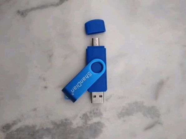 USB flash устройство 64 GB с двойно приложение