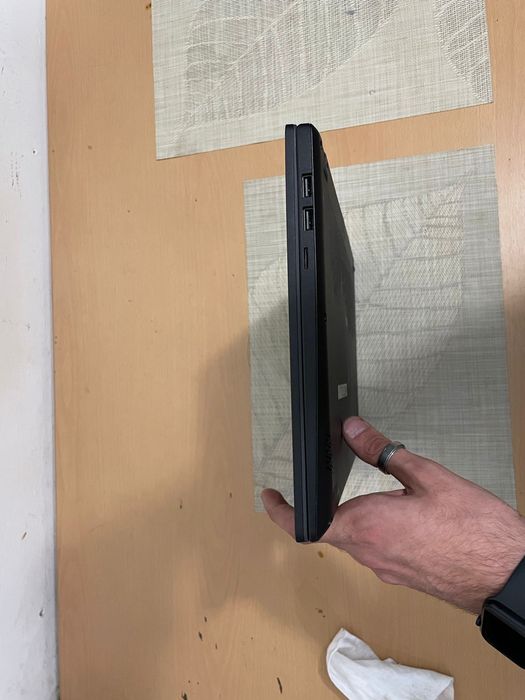 Laptop MSI Modern 15 B13M