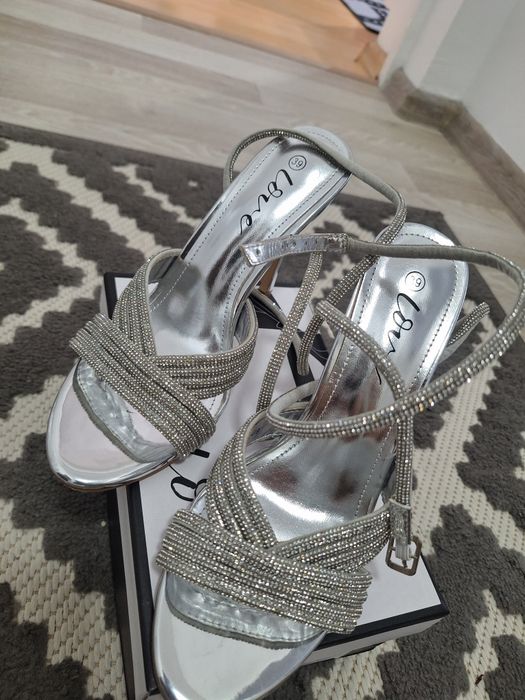 Sandale dama cu barete marimea 39