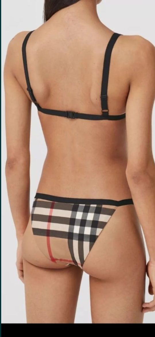 Costum de baie Burberry model 2025