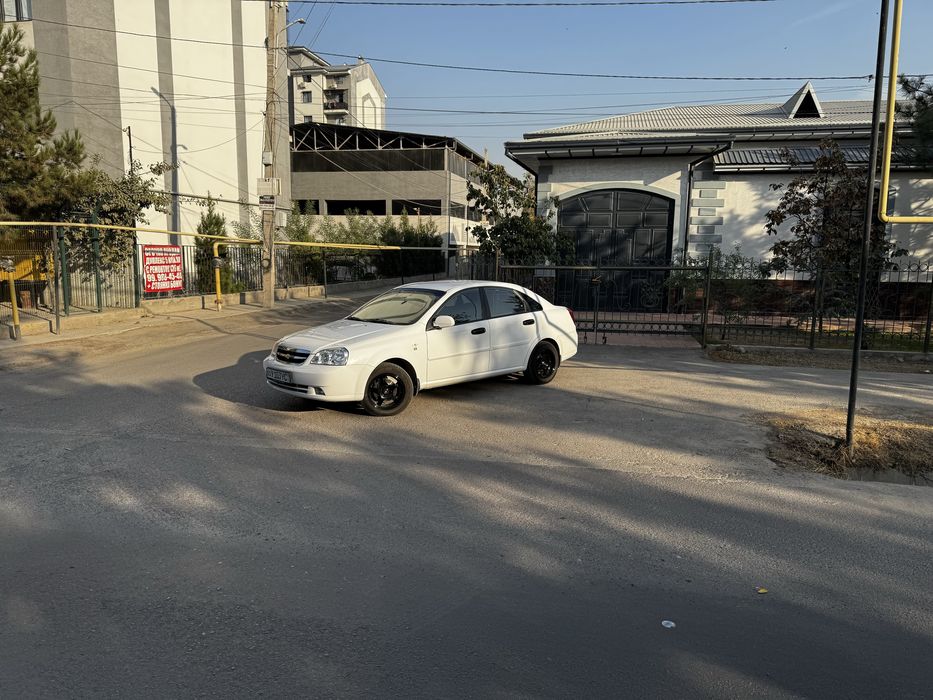 Lacetti 1.8 otlichnoye sostoyaniye