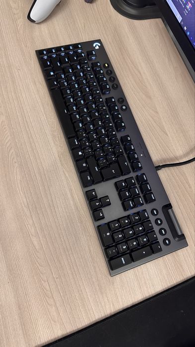 Продаю клавиатуру Logitech