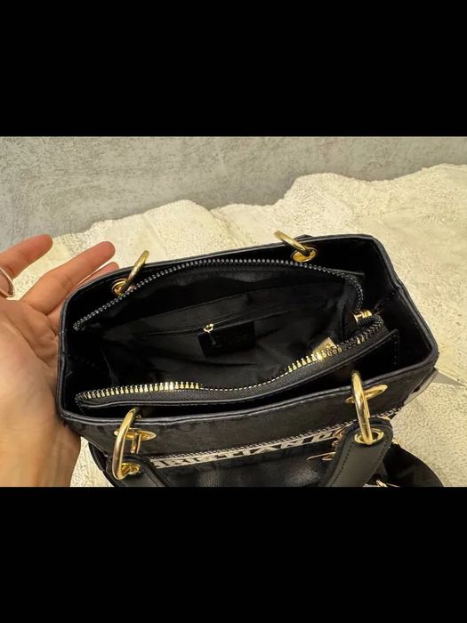 Луксозна чанта с уникален дизайн