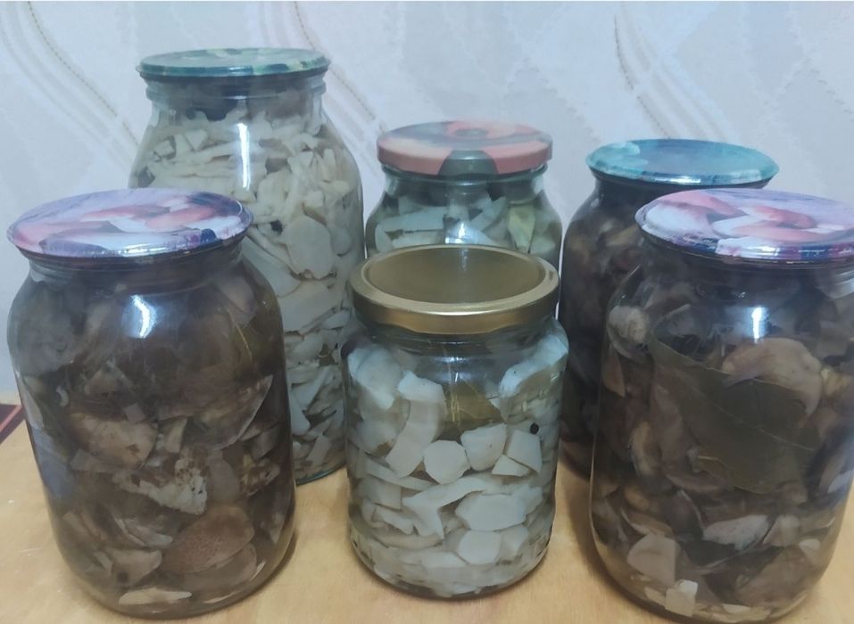 Грибы маринованные