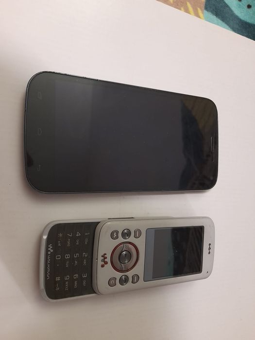 Telefon cu SIM standard Sony Ericsson W395 și Utok 500Q HD