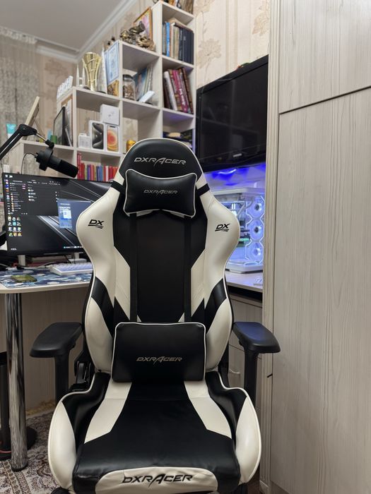 Игровое кресло Dxracer